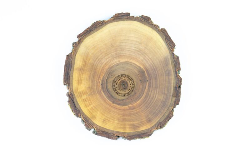 Přírodní dřevěná podložka Ořech M Dřevo voní