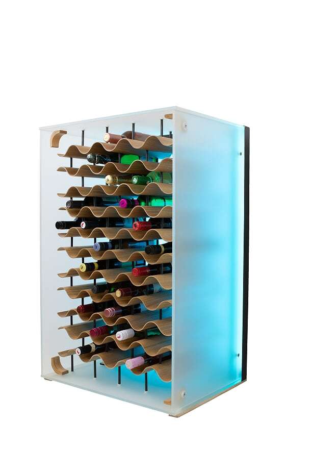 Vinotéka skleněná na 60 lahví, značka Dřevo voní, vyrobena z patentovaného materiálu Complig, s RGB osvětlením na dálkové ovládání